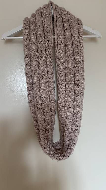Foulards, Tücher & Schals: Gestrickter Loopschal rosa – Gebraucht aus Baden von Chrisenft 2