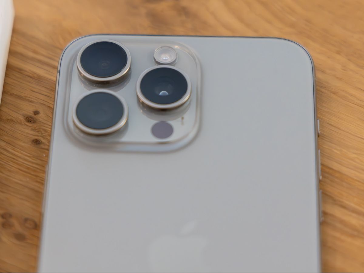 Apple Telefoni cellulari / Smartphones: iPhone 15 Pro Max – Usato da Hindelbank venduto da Fox_b7f6 4