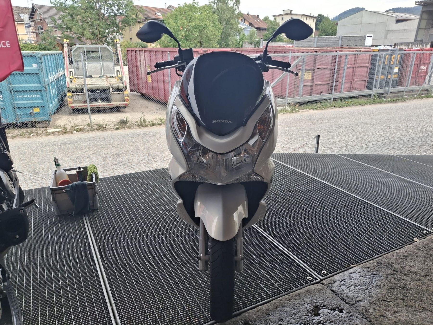 Honda Scooters: Honda PCX 125 Roller weiss – Gebraucht aus Laufen von Dreier_Motos_AG 1