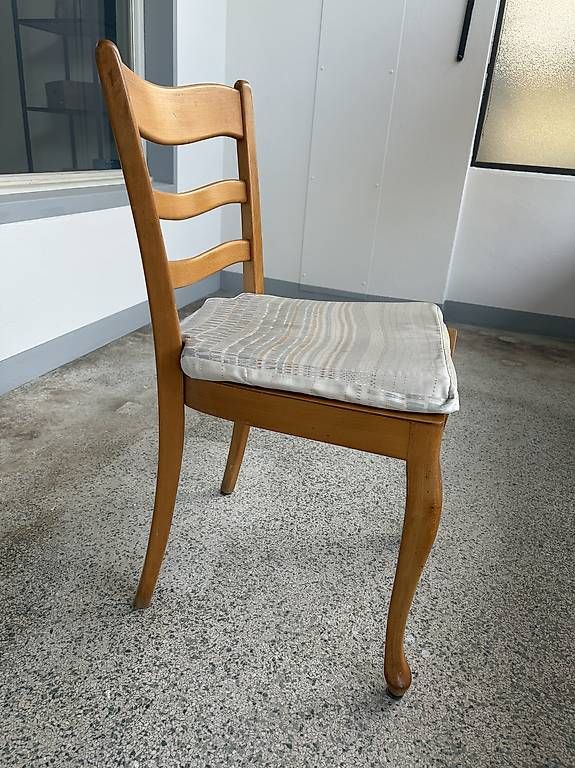 Stühle: 4 Stühle – Gebraucht aus Bern von dwe_f89j 1