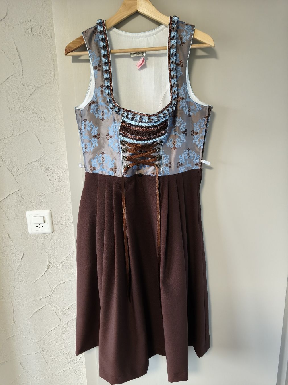 Costumi: Dirndl Gr. 42 – Usato da Brugg AG venduto da Pasci06 2