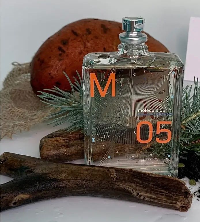 Profumi & Eau de Toilette: Molecule 05 by Escentric Molecules 12 ml sample – Nuovo (secondo la descrizione) da Chêne-Bougeries venduto da Seetooyoo 8
