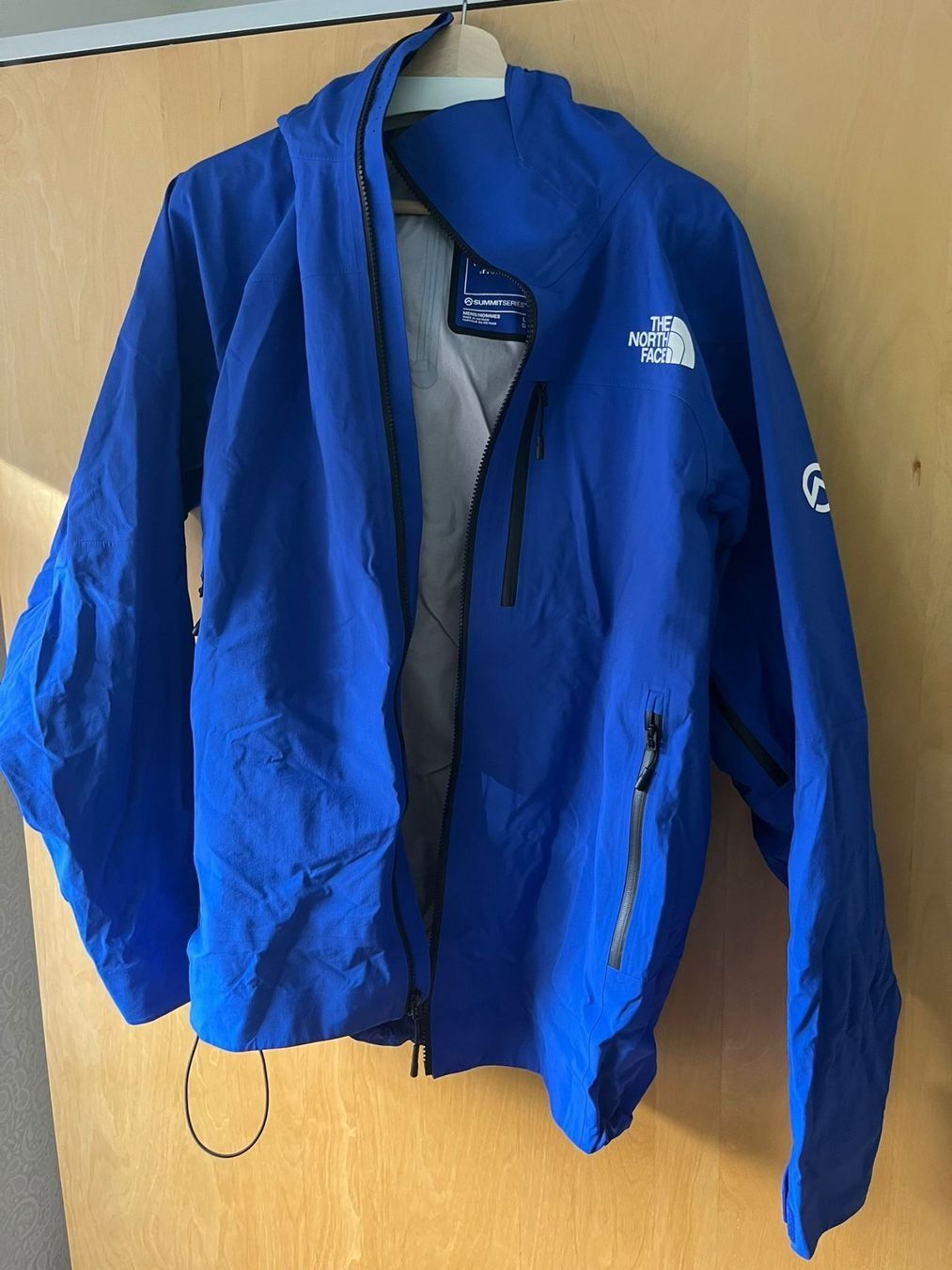 North Face Giacche: The North Face Summit Series Torre Egger Jacke Blau – Usato da Alvaneu Dorf venduto da alva1