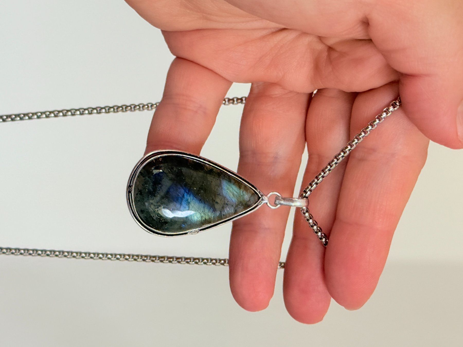 Catenine: Collier avec pendentif labradorite forme goutte – Nuovo e nell'imballaggio originale da Genève venduto da AGBERG 4
