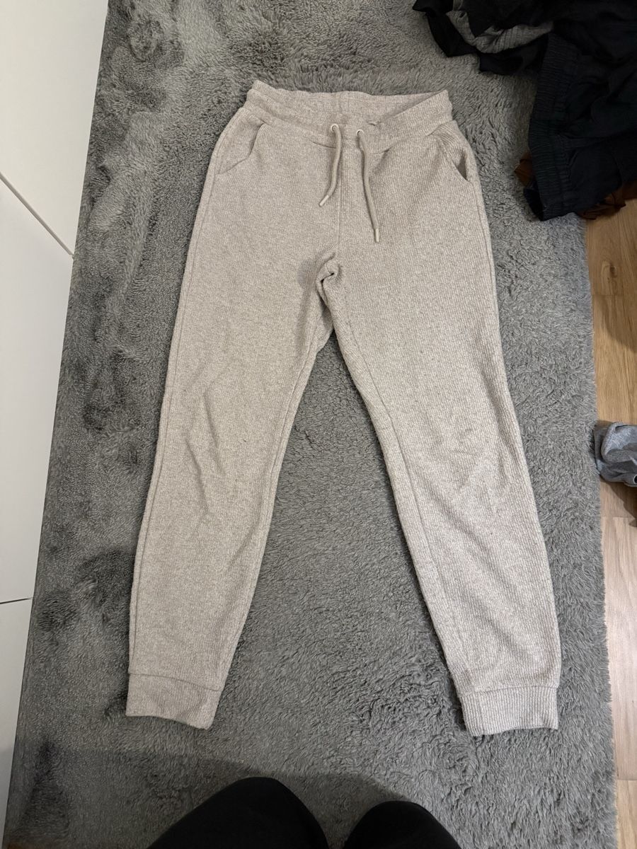 Completi & Tailleur: Trendiger Loungewear Anzug in Beige – Nuovo (secondo la descrizione) da Opfikon venduto da Desi.s 1