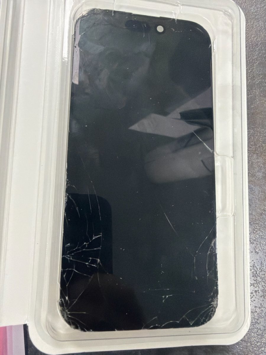 Apple Telefoni cellulari / Smartphones: Écran iPhone 16 pro original défectueux - uniquement écran – Difettoso da Bulle venduto da Nghost