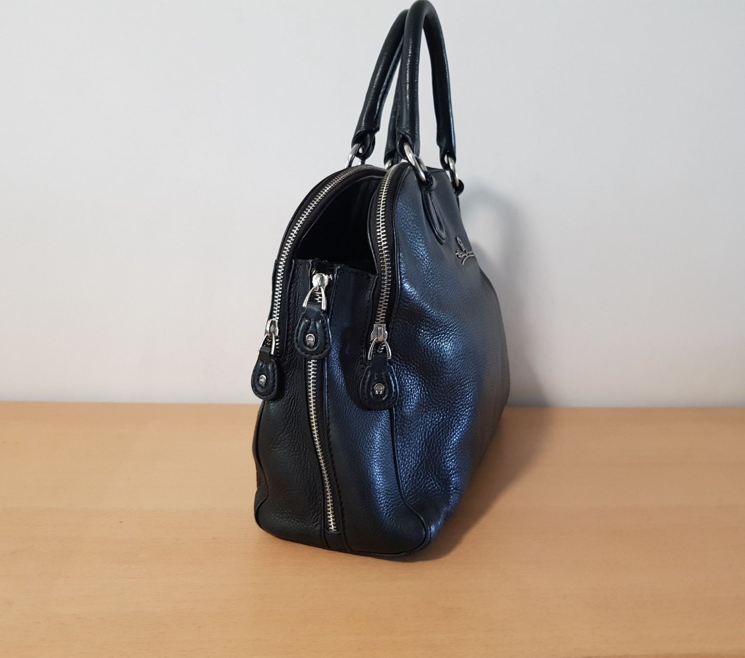 Aigner Borse da donna: Aigner Leder Handtasche Schwarz – Usato da Basel venduto da fafa68 2
