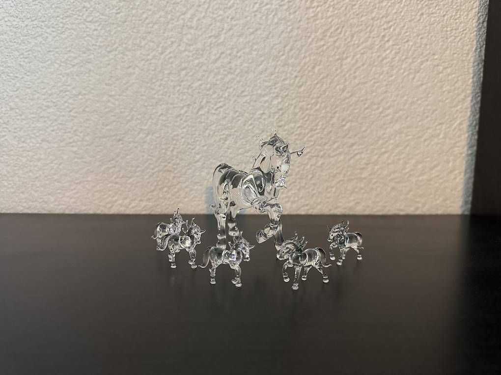 Statuette: Glas-Pferde-Set – Nuovo e nell'imballaggio originale da Embrach venduto da Debby_1986