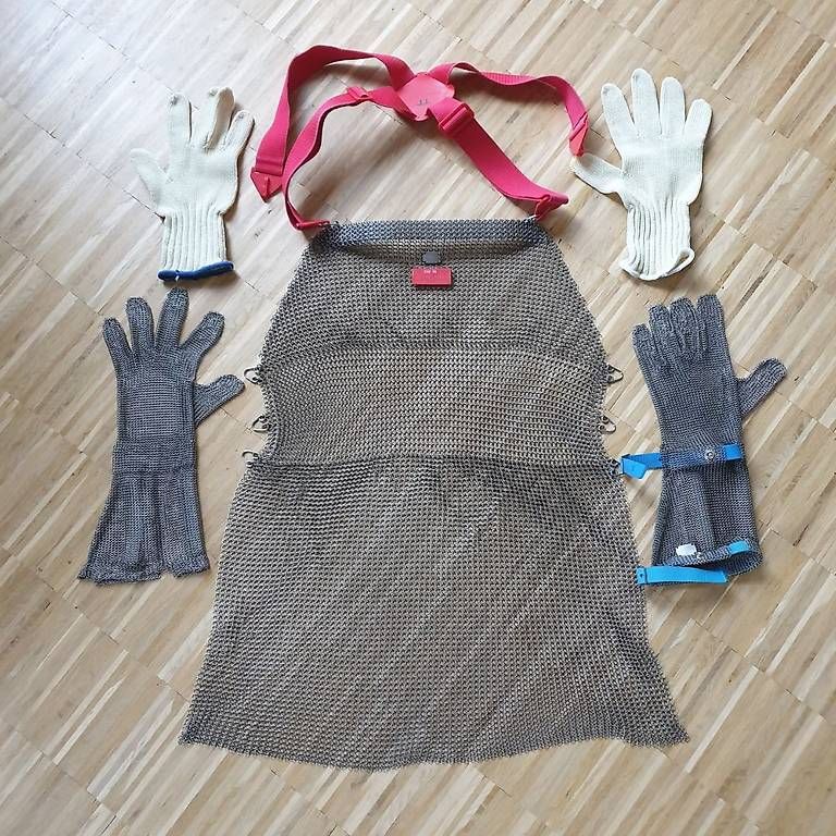 Grembiuli: METZGER STECHSCHUTZSCHÜRZE, -HANDSCHUHE EUROFLEX – Usato da Urnäsch venduto da Nakamotix