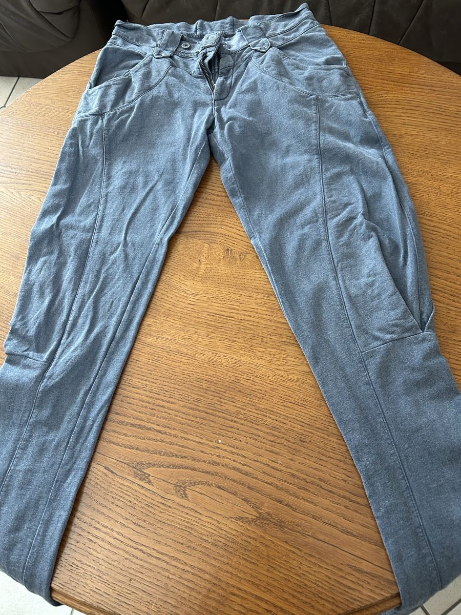Nike Hosen: Pantalon Nile – Gebraucht aus Montsevelier von Batson