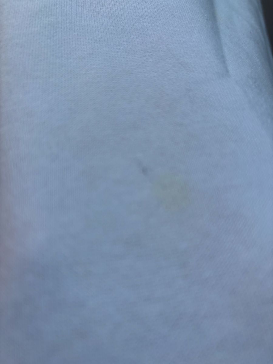 Under Armour Pulls & Sweat-shirts: Under Armour Kapuzenpullover Weiss Grösse S Fleck – D'occasion à Hedingen par lil_g25v 1
