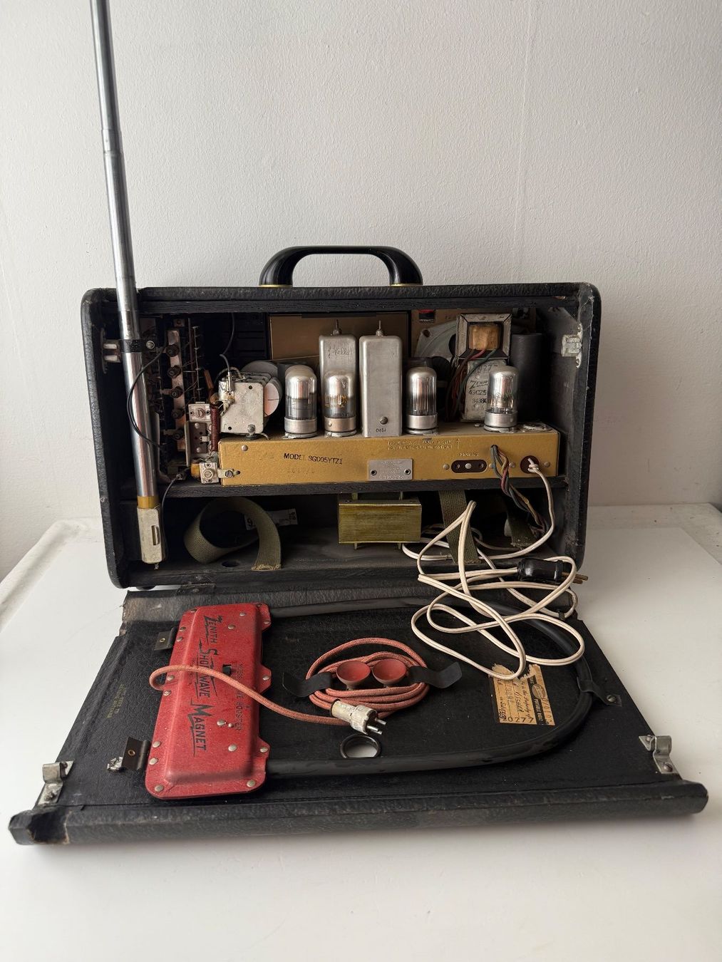 Radio: Antikes Zenith Trans- Oceanic Radio – Usato da Zwingen venduto da moje1 6