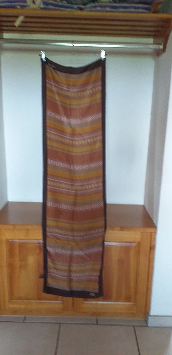 Foulard & Sciarpe: Foulard Laura Biagiotti – Usato da Wünnewil venduto da 04Blume