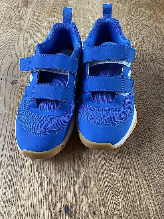 Adidas Schuhe für Jungen: Hallenturnschuh Gr 35 – Gebraucht aus Freienstein von chatlinsky 1