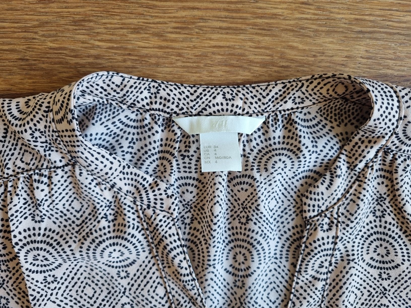 H&M Blusen: Bluse XS H&M oversize – Gebraucht aus Näfels von Phd534