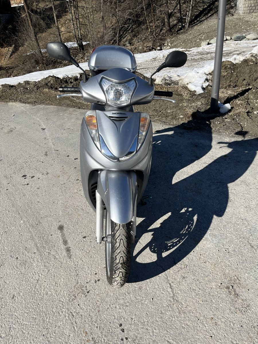 Honda Scooter: Scooter Honda SH300a – Usato da les Haudères venduto da alp-paint 2