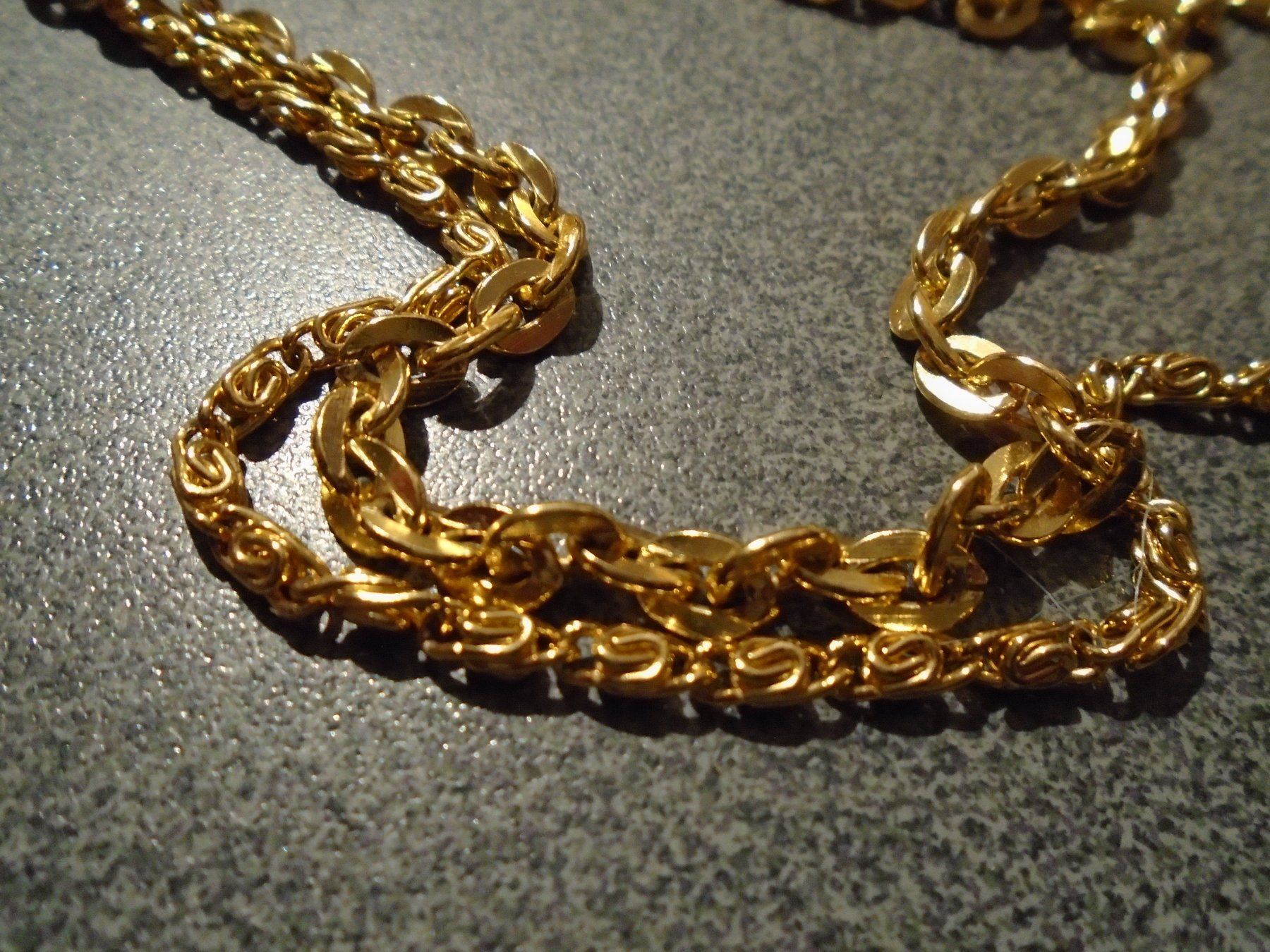 Ketten: Kette goldfarbig, 2 Stränge – Gebraucht aus Zürich von abraxas1291 1