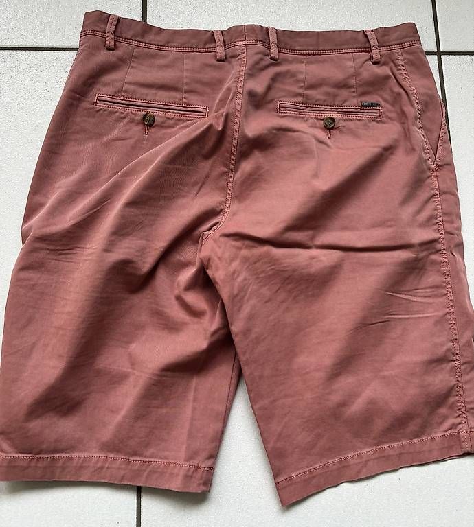Pantaloni: Boss kurze Hose, Grösse 48 – Usato da Walchwil venduto da AlonsoXXX 1