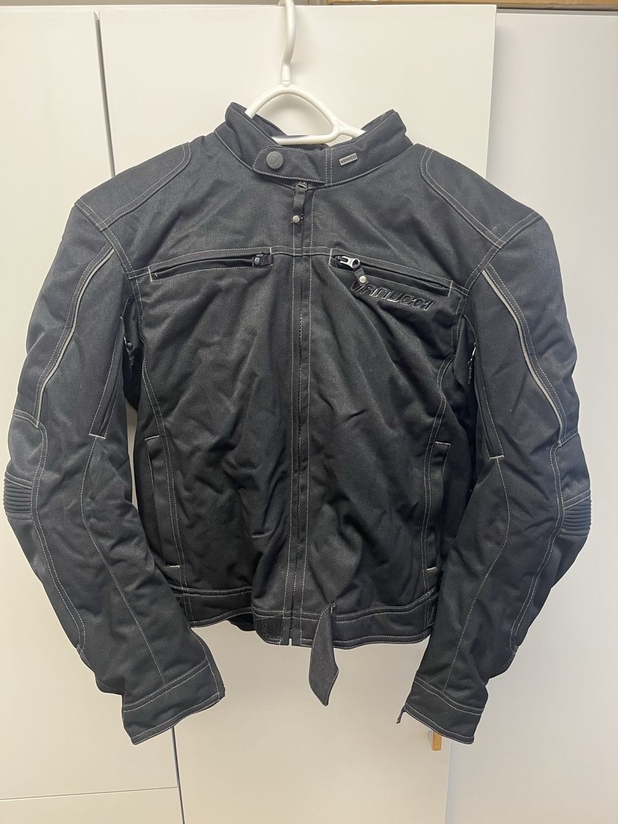 Vanucci Giacche: Vanucci Motorradjacke Gr. 52 Schwarz Neu!!! – Nuovo e nell'imballaggio originale da Rorschacherberg venduto da zse_r8tz