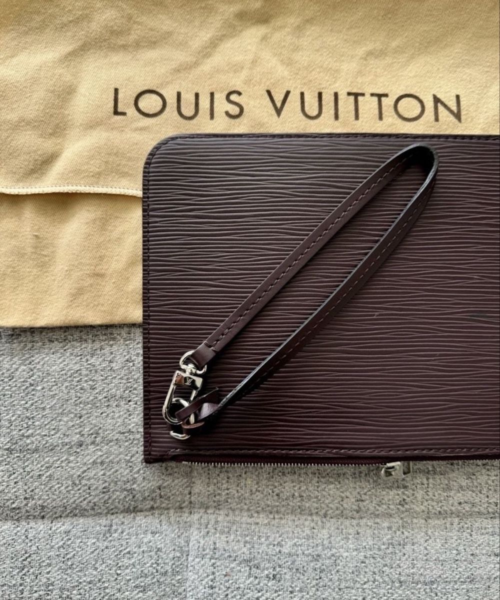 Louis Vuitton Borse: Pochette Louis Vuitton Epi Cuir Violet – Usato da Sugiez venduto da Mlle_Bakets 5