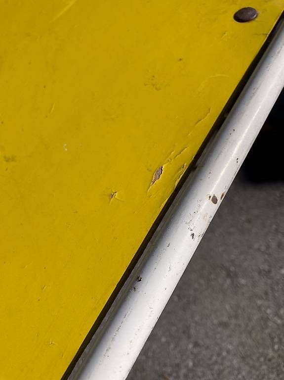 Tavoli: Ancienne table jaune avec patine – Usato da Ardon venduto da a_laroyale 4
