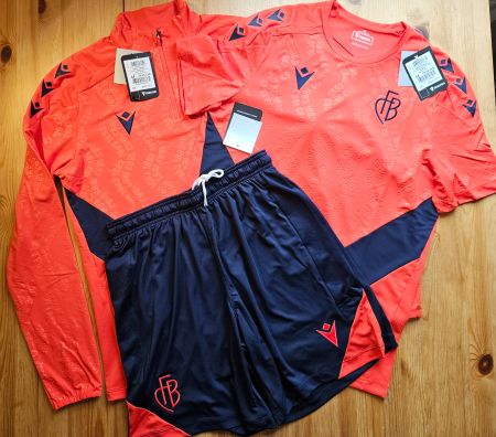 FC Basel Trainings-Set Macron NEU Gr. M FCB Jacke/Shirt/Hose