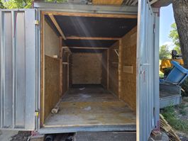 Baucontainer isoliert 6000x2000x2200