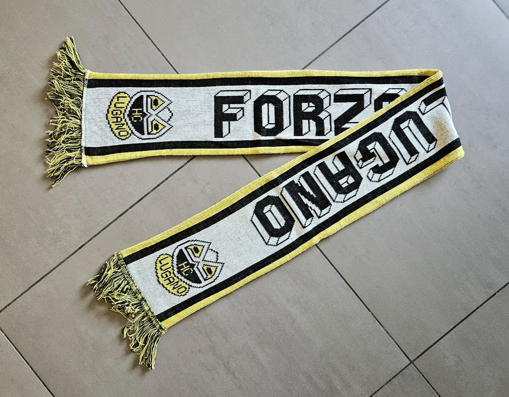 Foulard & Sciarpe: Fanschal HC Lugano - Forza Lugano – Usato da Zürich venduto da Petrus1976