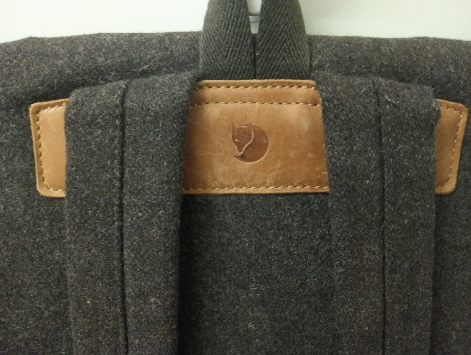 Fjällräven Zaini: Fjällräven Rucksack Filz Grau – Usato da Allschwil venduto da Evgeniia78 3