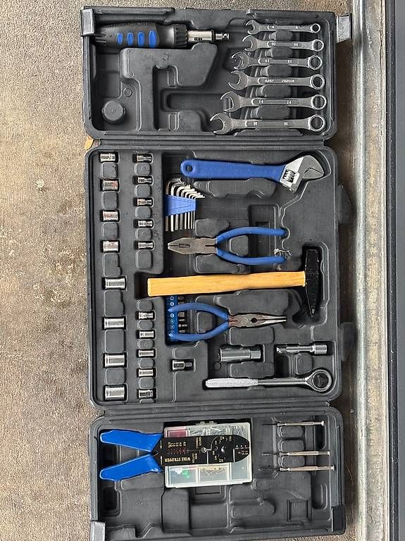Tous les outils: Werkzeugkoffer – D'occasion à Siggenthal Station par Vienna44 1