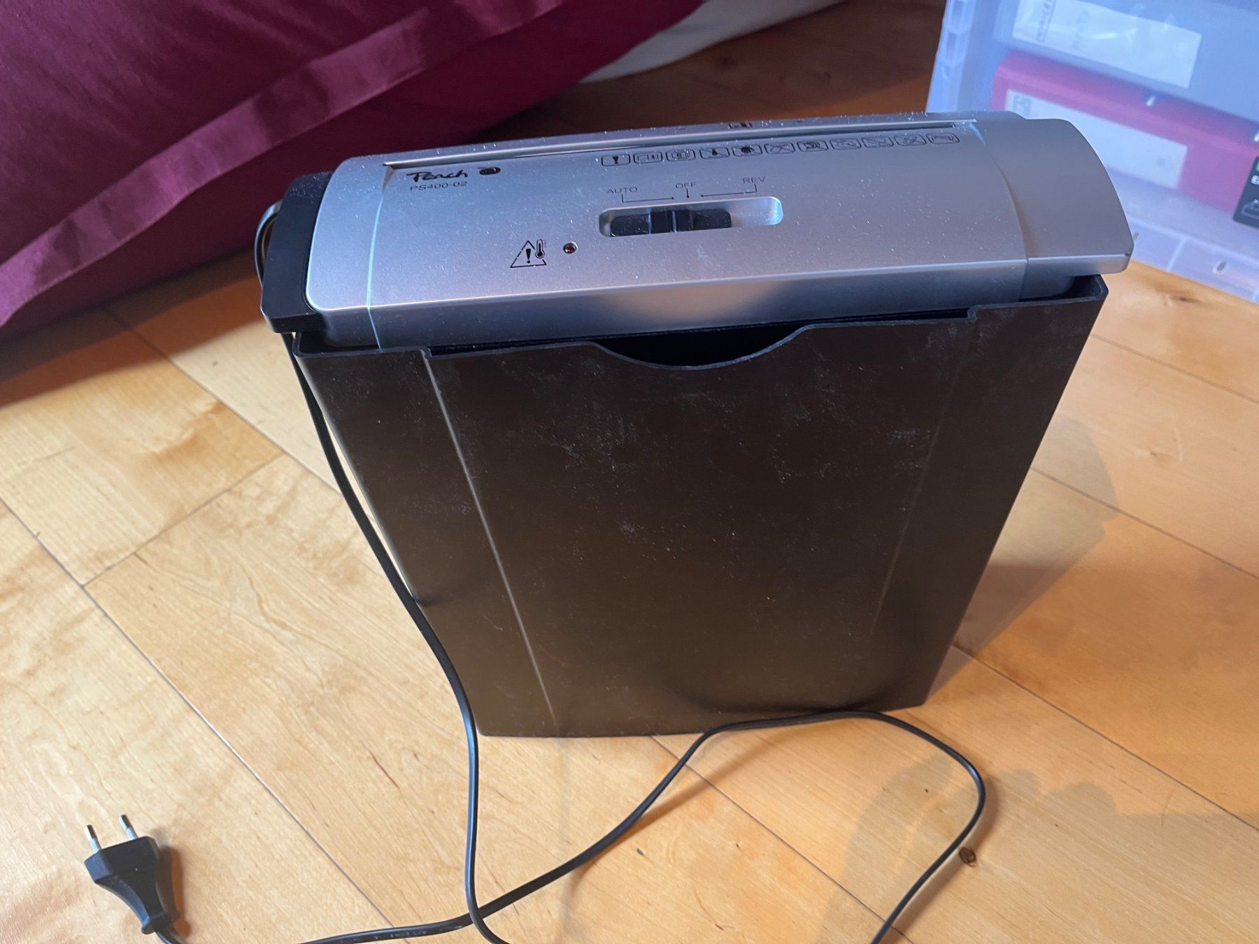 Distruggi documenti: Peach Cut Shredder PS400-02 – Usato da Ferreyres venduto da Malamaro 1