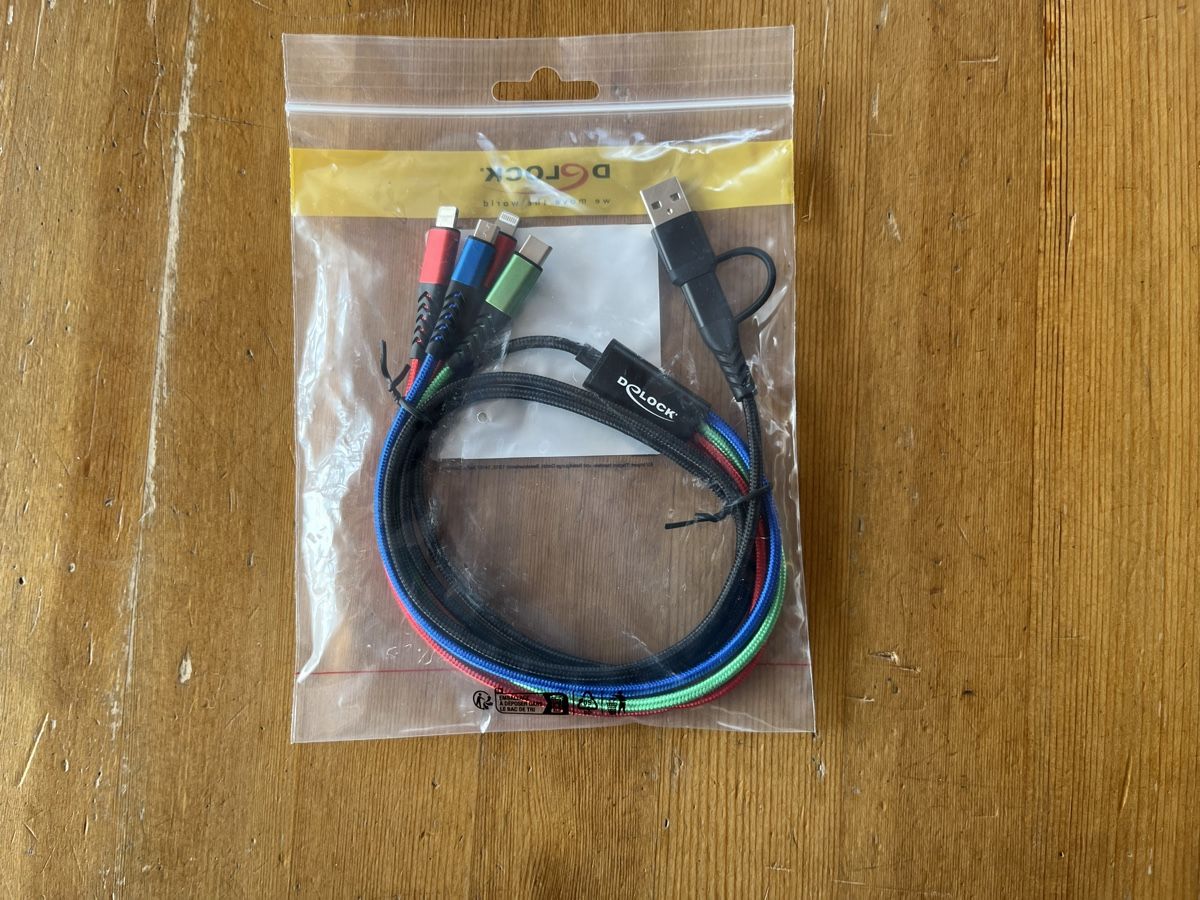 Cavi: Neues Dolock 4 in 1 Ladekabel: USB-C, Micro-B, Lightning – Nuovo e nell'imballaggio originale da Stein am Rhein venduto da Karisma78 1