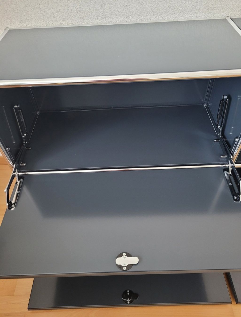 USM Kommoden: USM Haller Sideboard Anthrazit – Gebraucht aus Uttwil von designwerk5 2