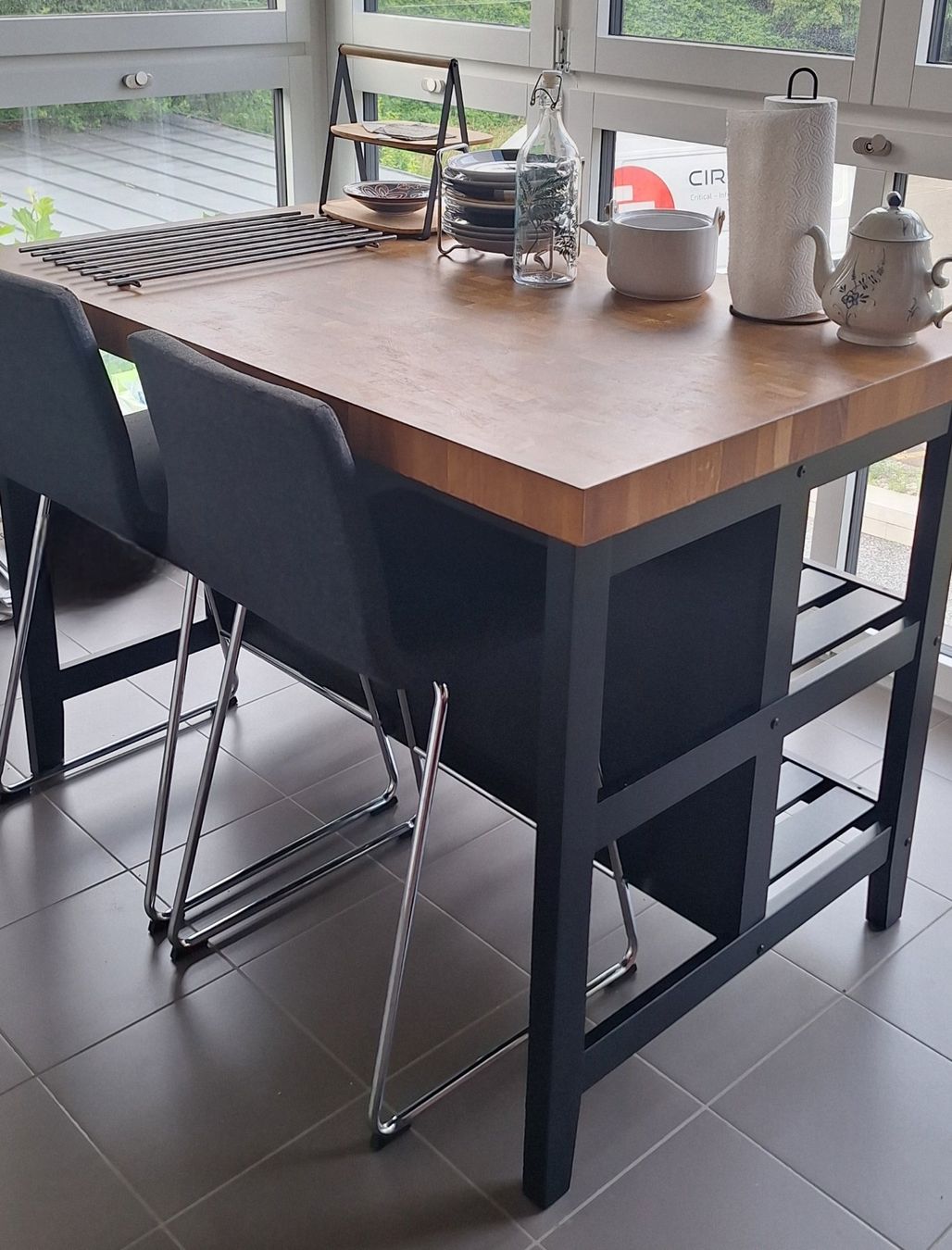 Ikea Tavoli: IKEA Vadholma Kücheninsel inkl. 2 Stühle – Usato da Zürich venduto da asrith