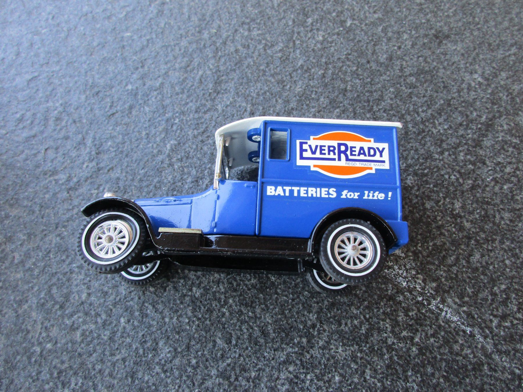 Voitures modèles: Diverse Blech Auto , Modell  1 : 46 – D'occasion à Frick par Schweinchen1965