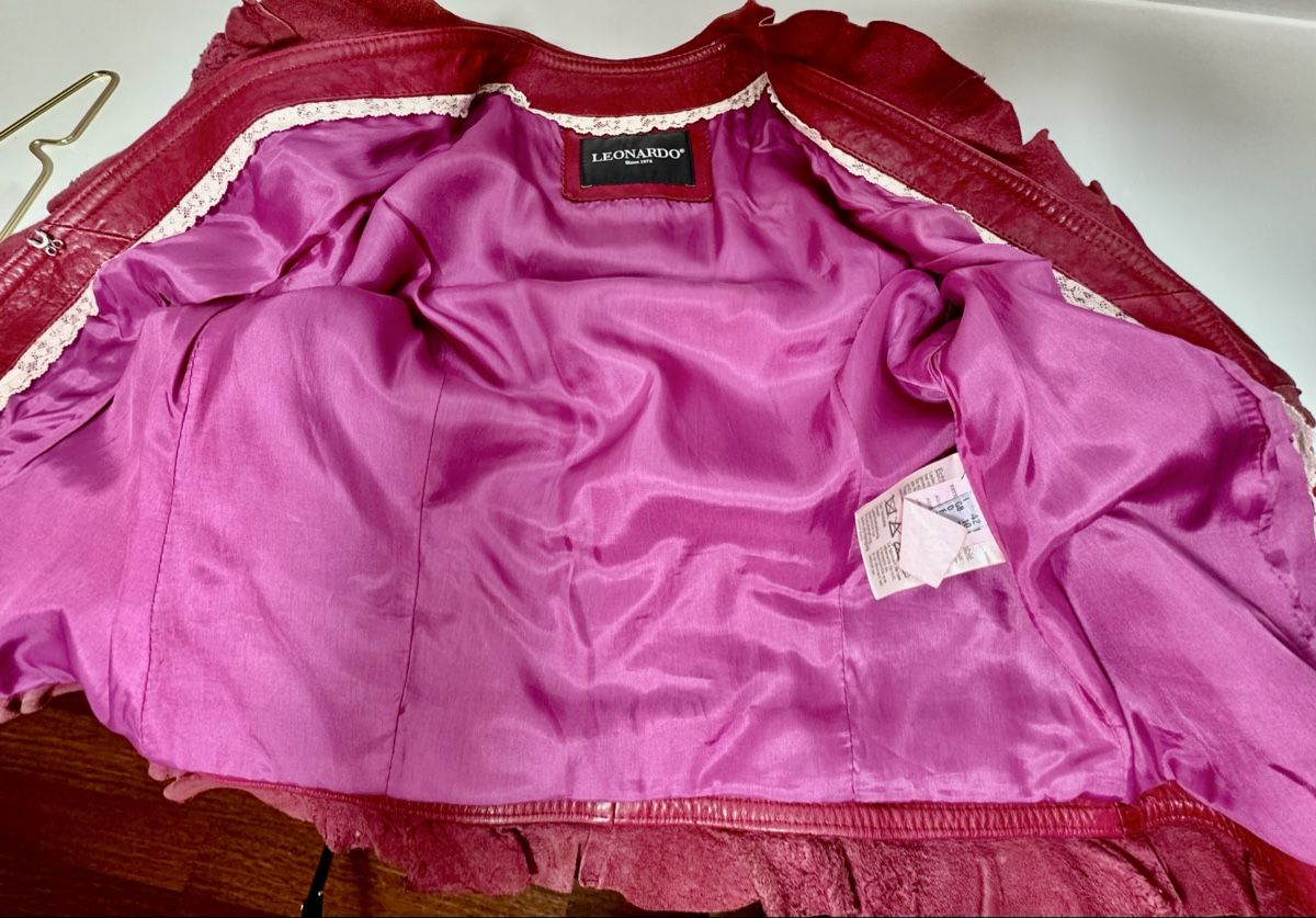 Jacken: Leonardo Leather Jacket, Red Pink Ruffle Detail, Size 36 – Gebraucht aus Hurden von rac_wyf8 7