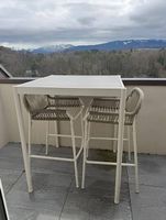Table et chaises d'extérieur 
