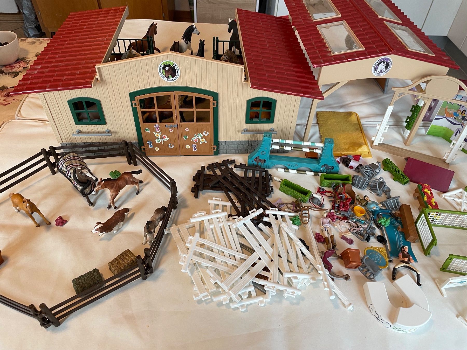 Schleich Giocattoli: Grosser Pferdestall von Schleich – Usato da Diessenhofen venduto da quinto9 1