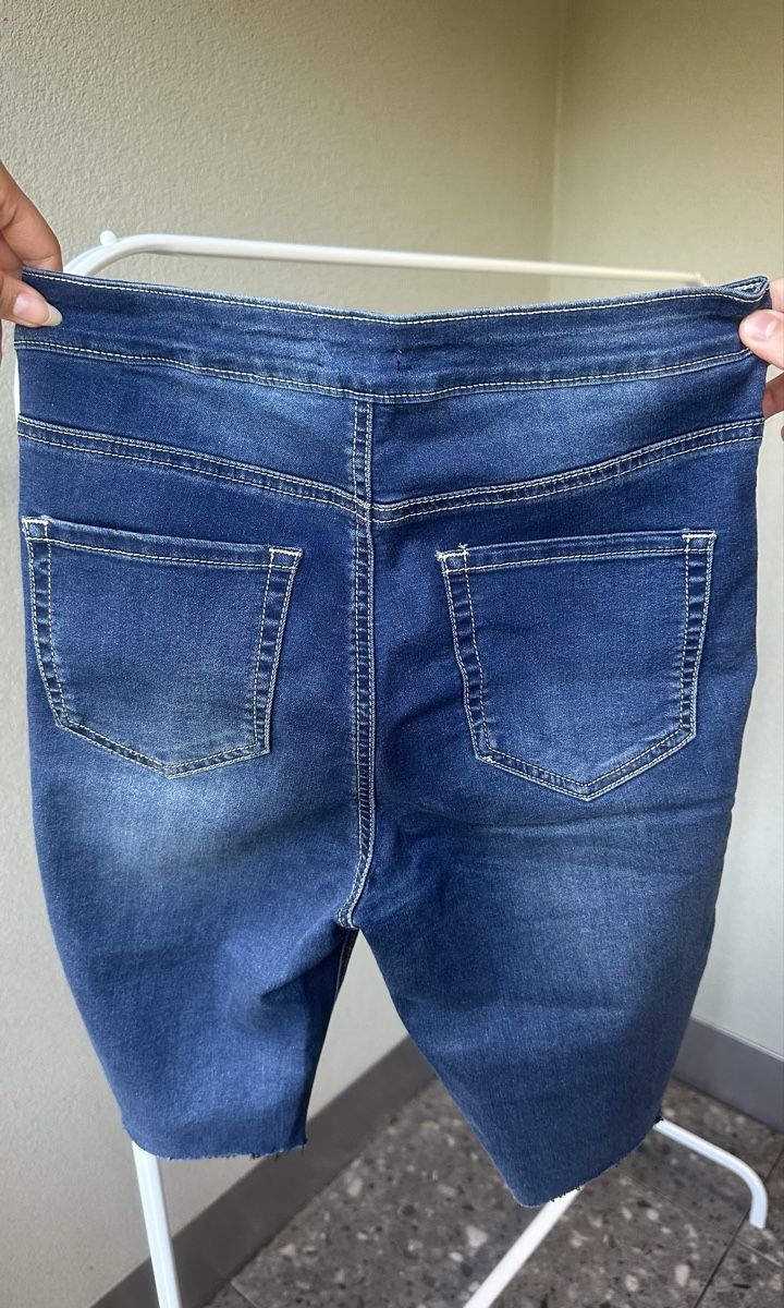 Pantaloni: Sehr schöne, kurze Hose – Usato da Volketswil venduto da hal_65hj 1