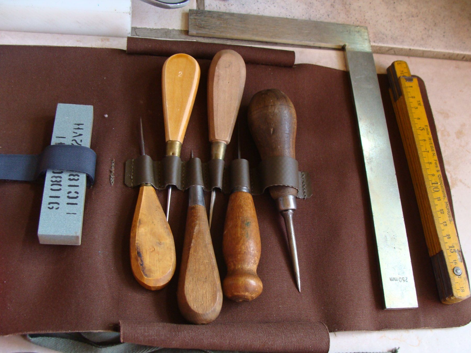 Schweizer Armee Armi bianche: Pour celliers militaires, caisse complette. – Usato da Cuarny venduto da hen_g7hn 4