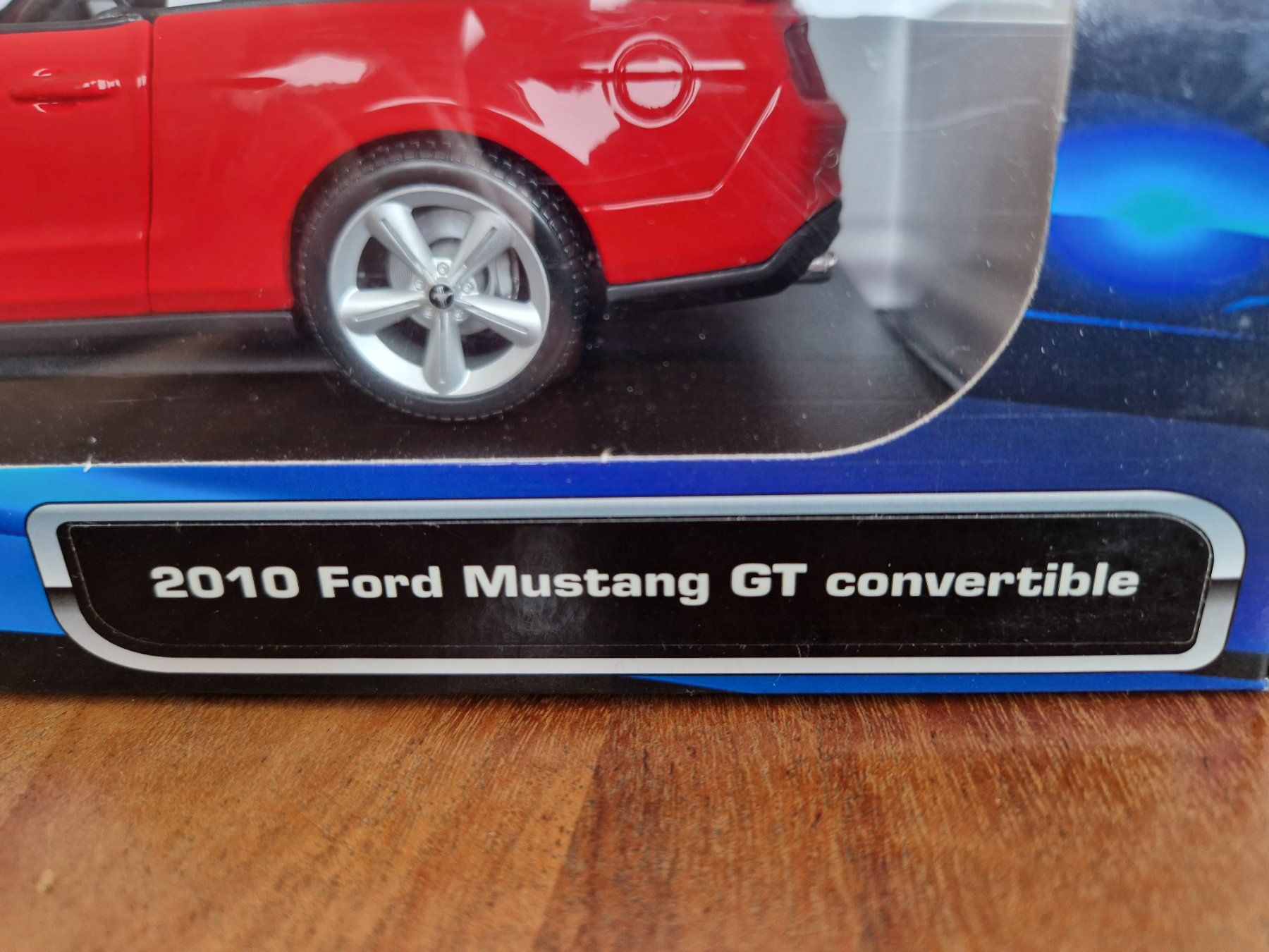 Maisto Modellini d'auto: Ford Mustang 2010  -  Modell 1:18 – Usato da Zwillikon venduto da Reweto 7
