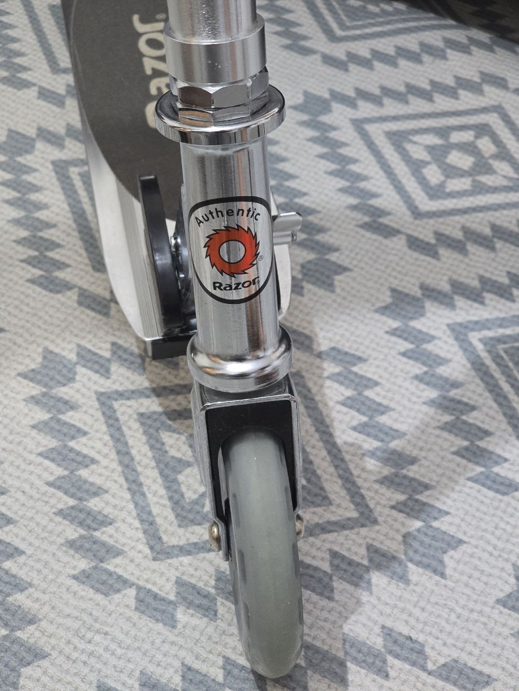 Scooters: Razor Scooter foldable silver like new condition – Gebraucht aus Thalwil von yan_wp8g 5