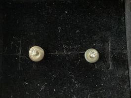 Ohrstecker silberfarben mit Stein