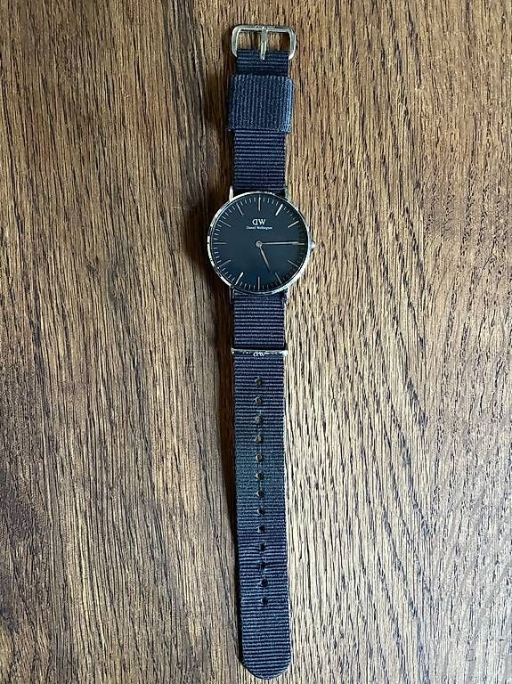 Orologi: Daniel Welllington Uhr mit Stoffband – Usato da Luzern venduto da _Luccer 2