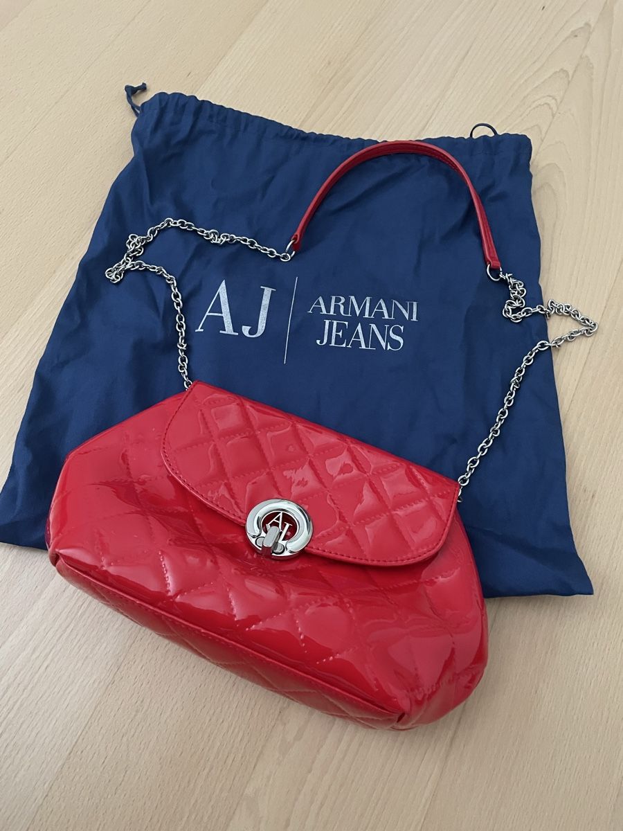 Armani Borse da donna: Armani Jeans Tasche, rot, neuwertig mit Staubbeutel. – Usato da Bonstetten venduto da Aleksa75 1