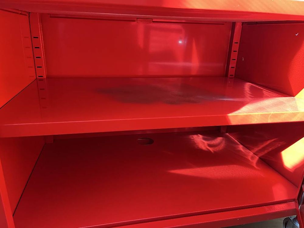 IKEA PS Schrank Metallschrank Sideboard mit Rollen rot (Gebraucht) in Zürich für CHF 45 – nur Abholung auf Ricardo kaufen