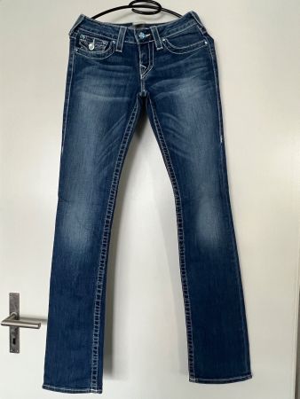 Schöne True Religion Jeans mit blauen Steinen