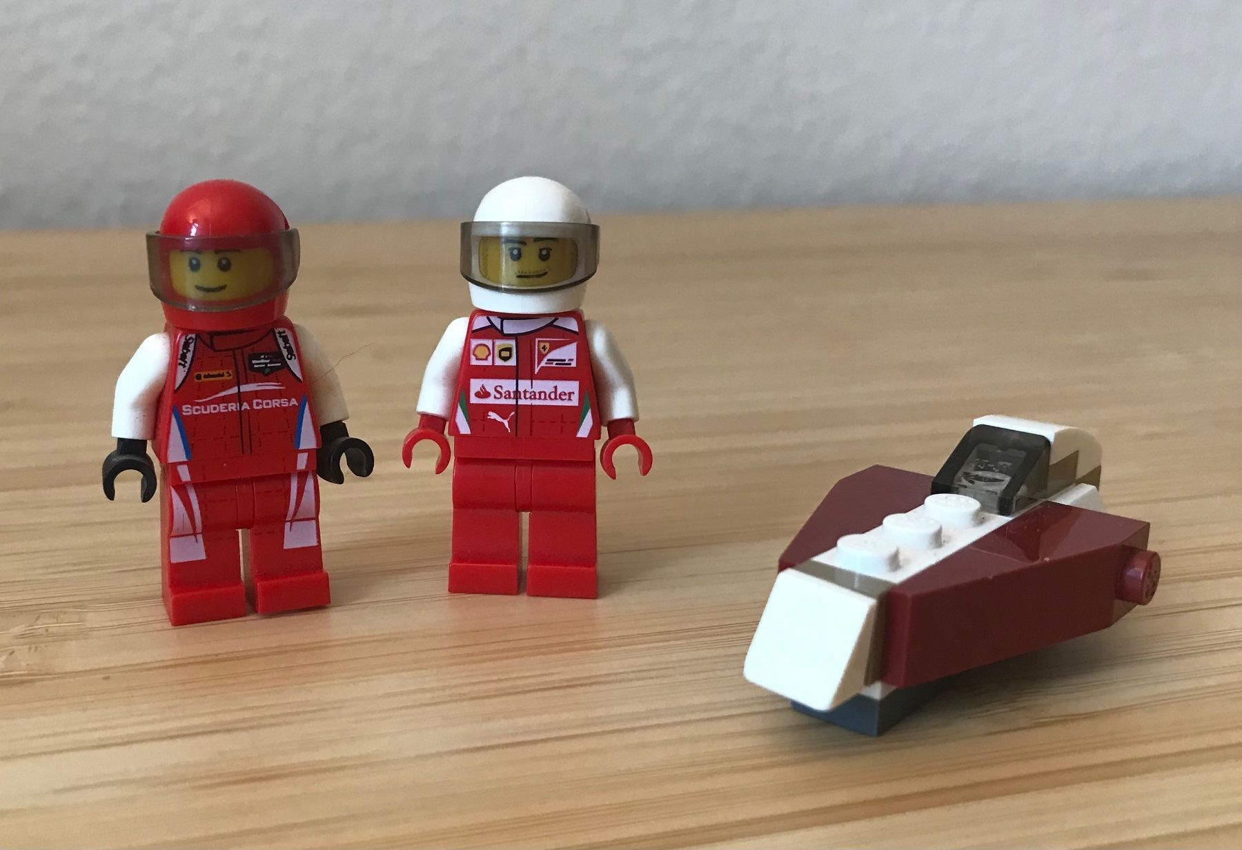 Lego Statuette: Lego Ferrari Figuren Set – Usato da Zürich venduto da tan_gp95