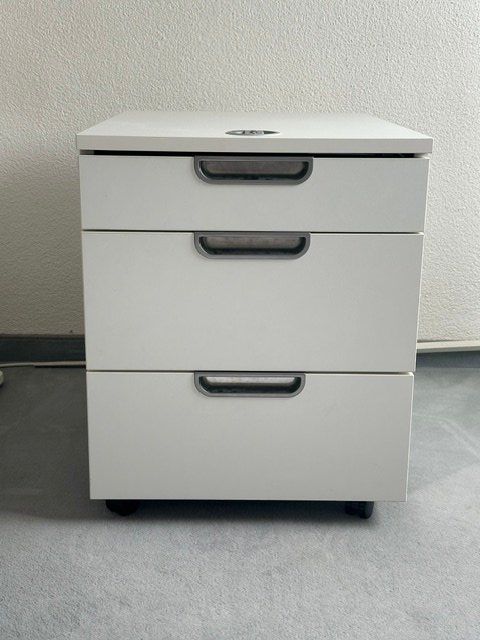 Ikea Korpus: Rollcontainer GALANT weiss mit integriertem Zahlenschloss – Gebraucht aus Uetikon am See von kha_wn8n 1