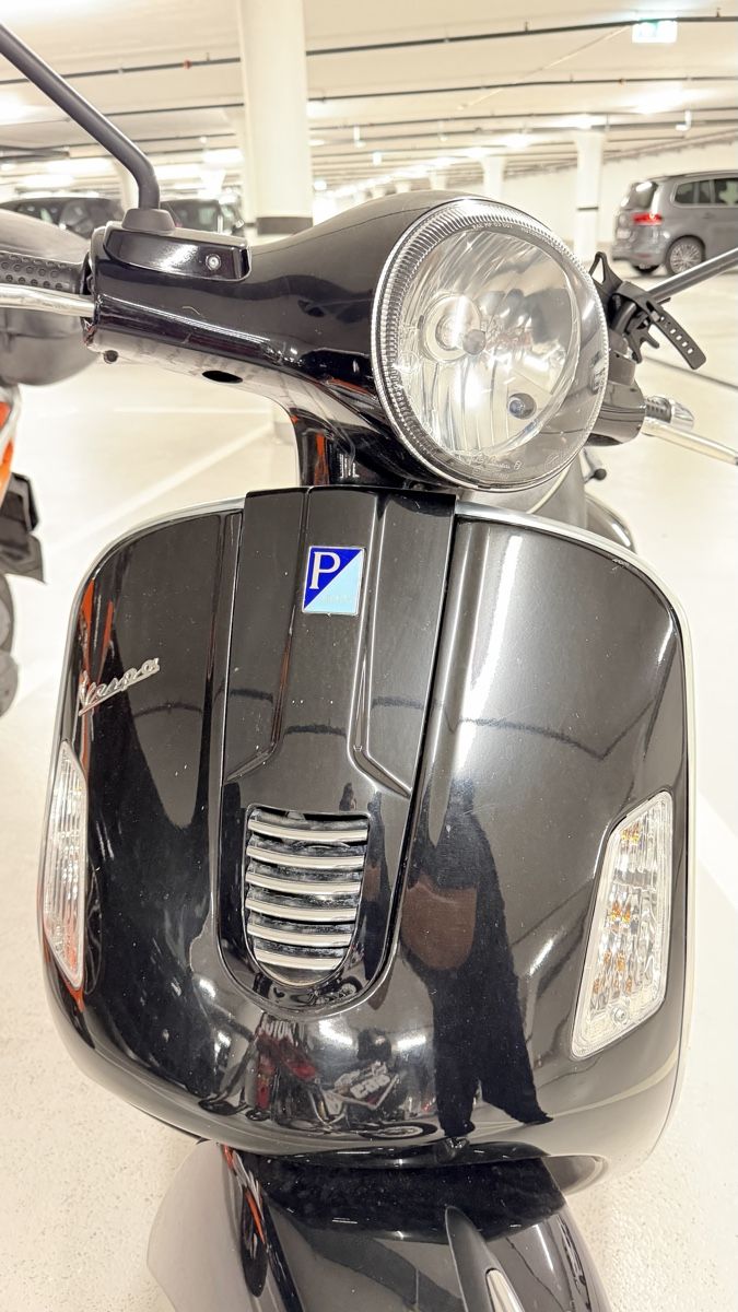 Vespa Scooter: Piaggio Vespa GTS Super 300 – Usato da Zürich venduto da erl_qtz8 2